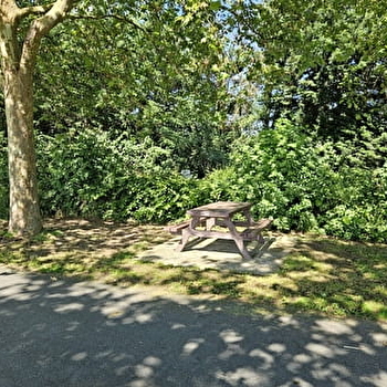 Aire de pique-nique le long de la Voie Verte - SAINT-AUBIN-SUR-LOIRE