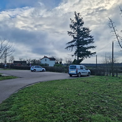 Parking 'Voie Verte' à Varenne Saint Germain