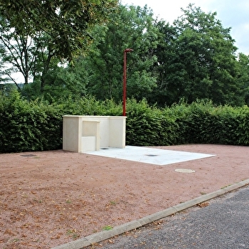 Aire de service au camping Les Feuilles - CHAUFFAILLES