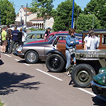 Rassemblement de voitures anciennes - LE CREUSOT