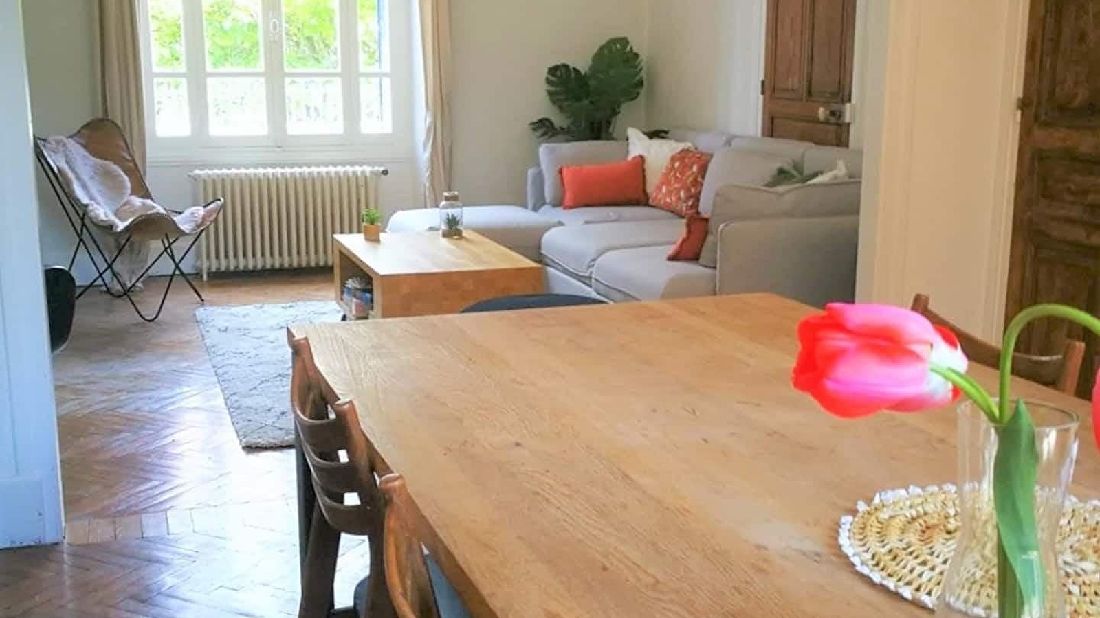 Maison de l'écureuil caché