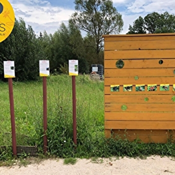Découvrez en famille le Drôle de Jardin de Pirouette Cacahuète - CLENAY