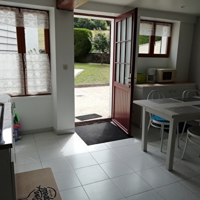 Gîte entre canal et forêt