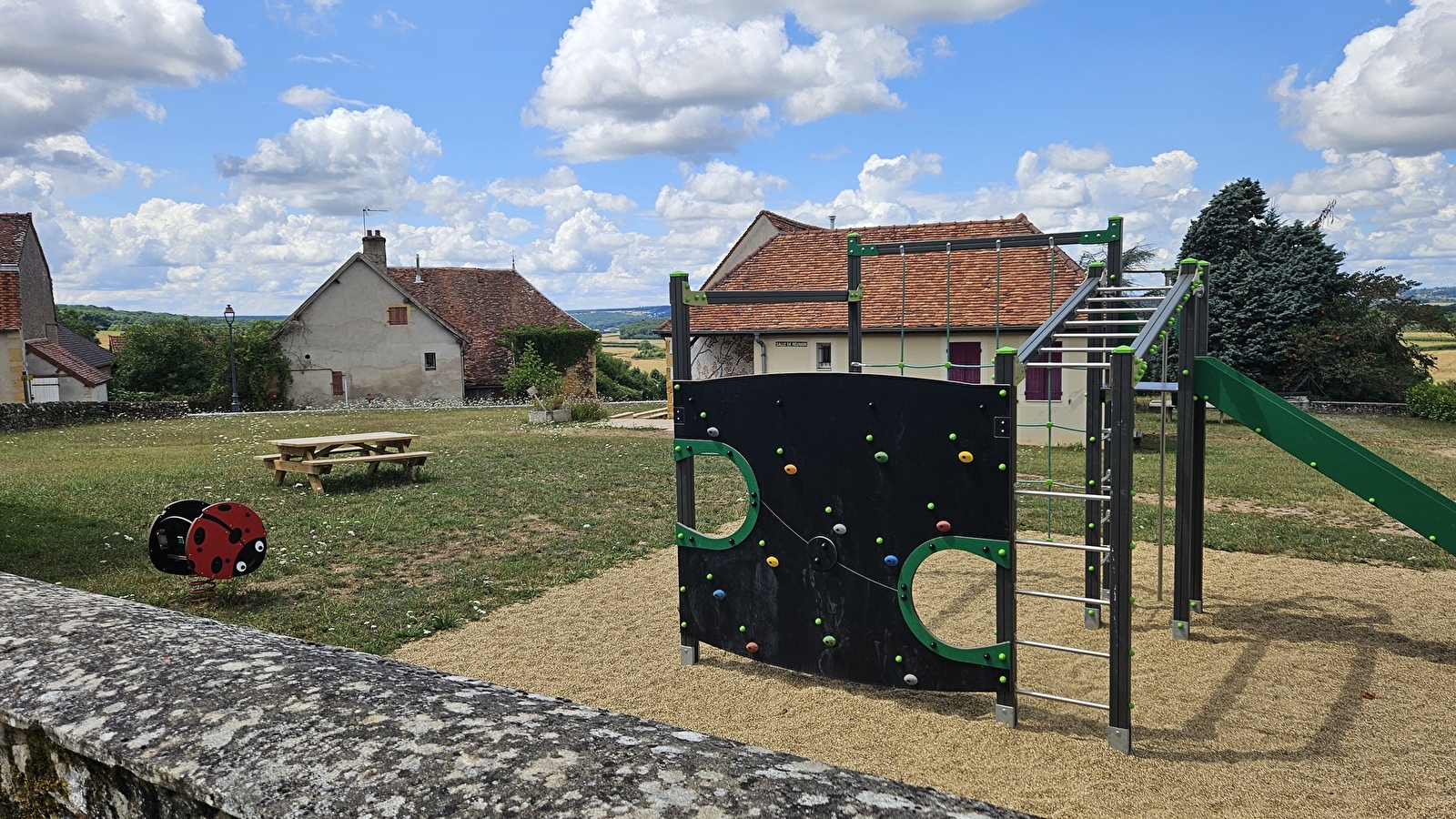 Aire de pique-nique et de jeux