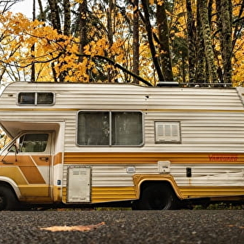 Camping-Car Park - Camping des 4 Merlettes - TOUCY