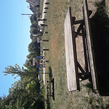 Aire de pique-nique du quai du port au bois - VILLENEUVE-SUR-YONNE