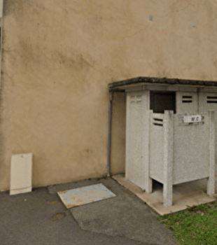 WC publics Issy l'evêque - ISSY-L'EVEQUE