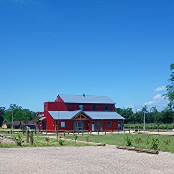 Aire pour camping-car de La Halte du Canal - LUTHENAY-UXELOUP