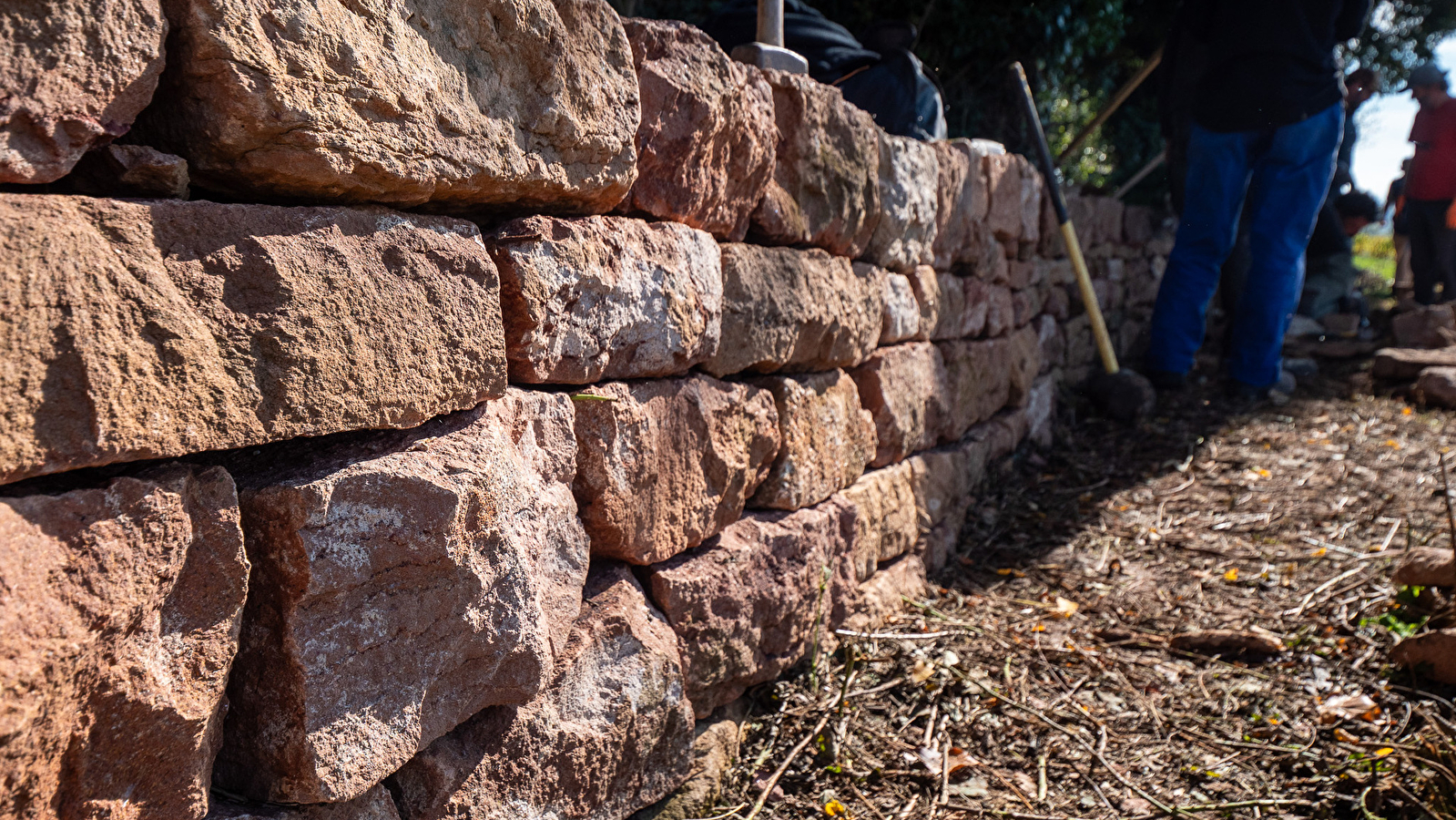 Stage de construction en pierre sèche à Bussières