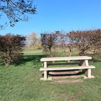 Aire de pique-nique du square Georges Lasnes - JUSSEY