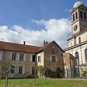 Derrière l'église de Dampierre-sur-Linotte - DAMPIERRE-SUR-LINOTTE
